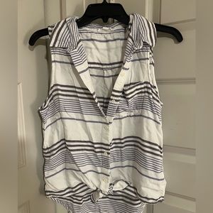 BeachLunchLounge Top